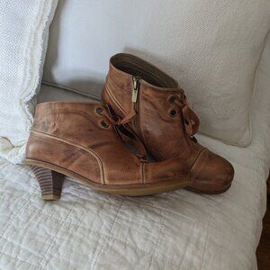 Anthropologie Antelope Ella Distressed Leather Lace Up Booties Size 40